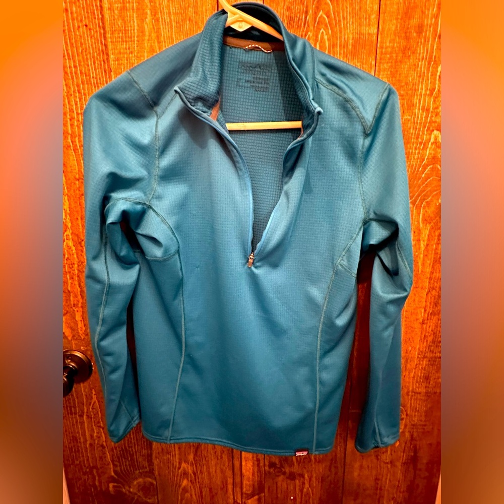 Women’s Patagonia capilene base layer. Size M